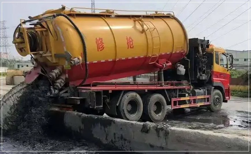 鹰手营子污水池清理